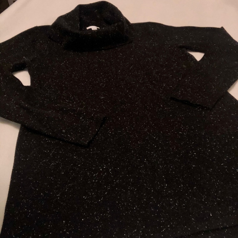 J•Jill black w/white specks cowl neck flowey top!